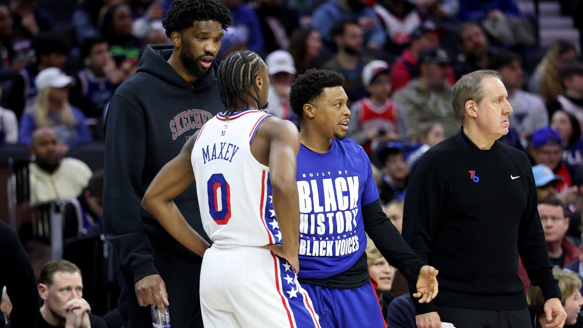 How many games are Sixers projected to win in the 2025-26 season?