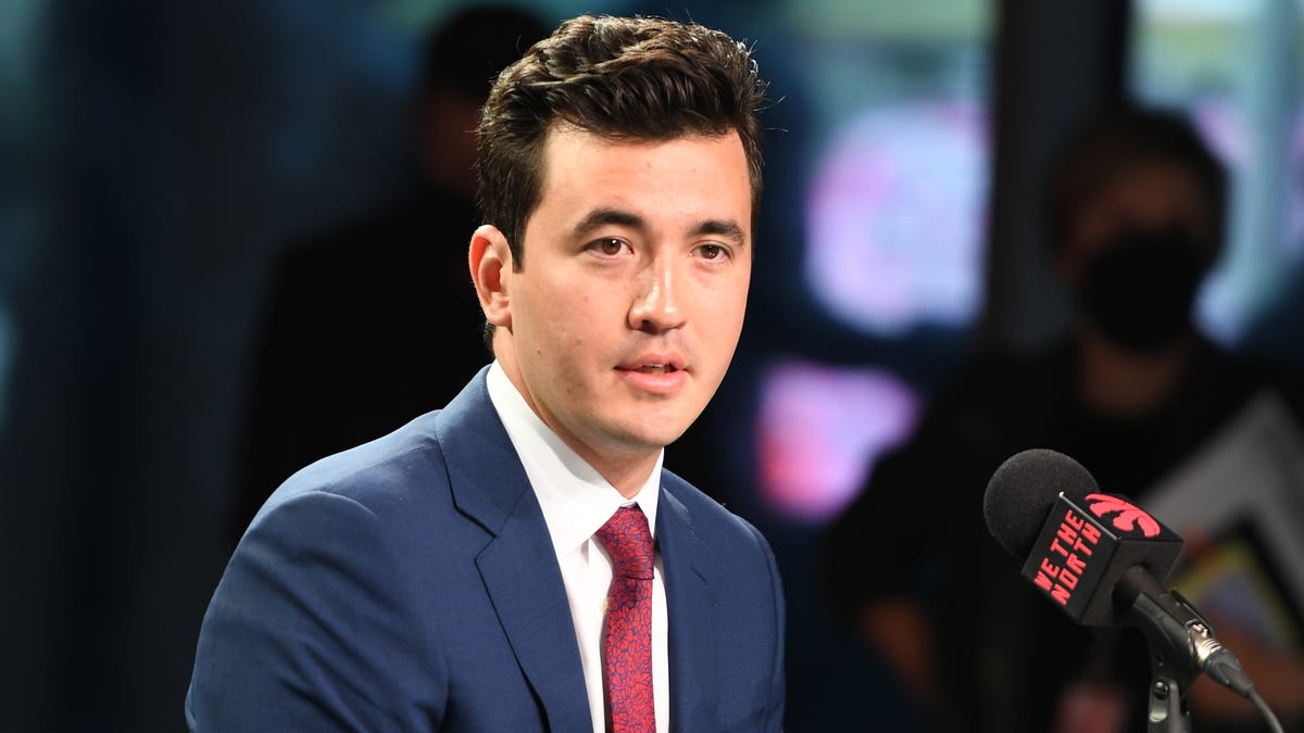 Toronto Raptors extend contract of GM Bobby Webster