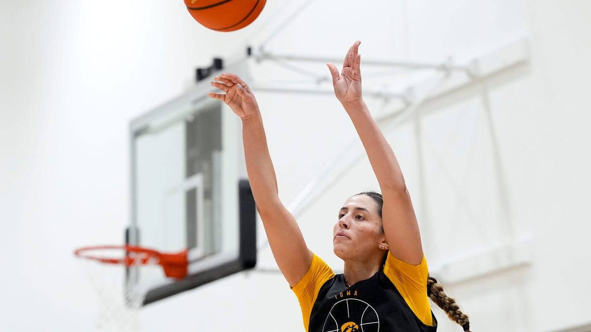 Iowa women's basketball give fans closer look at star freshman guard