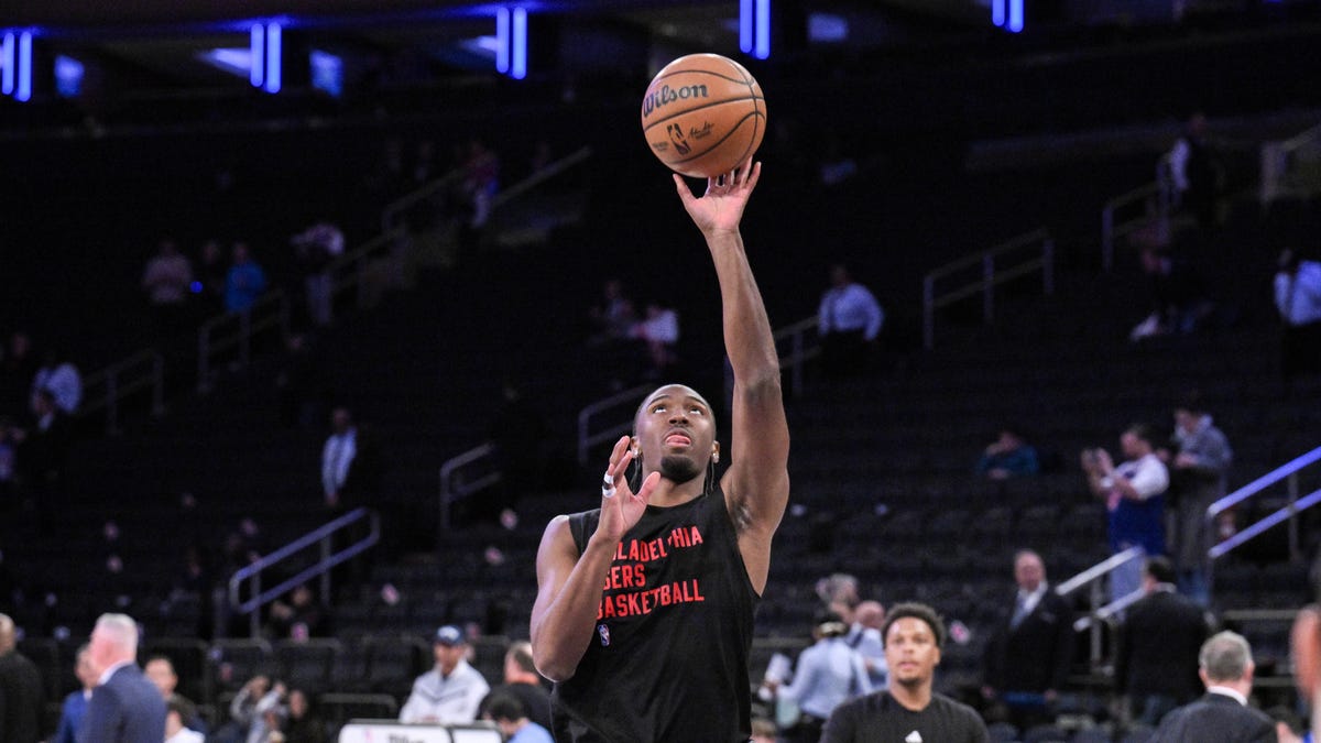 Star Tyrese Maxey leads group of Sixers in early morning workouts