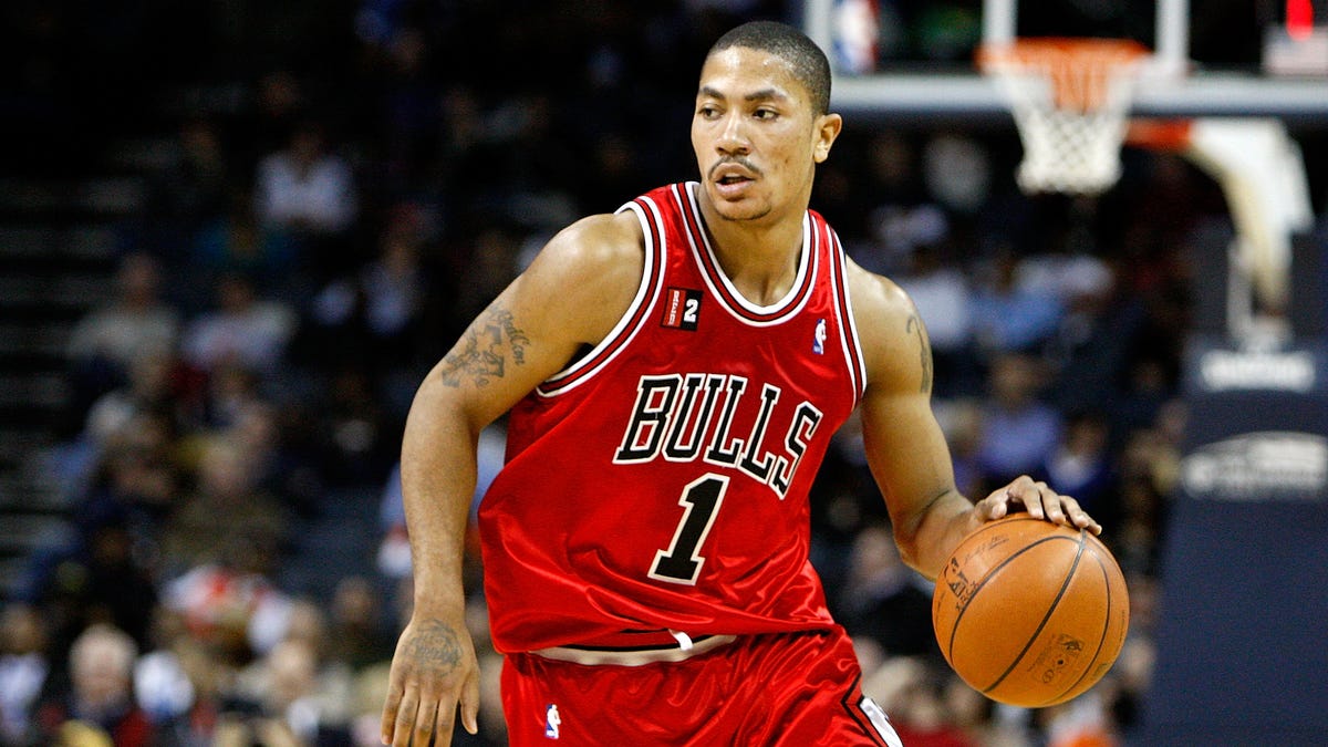 LeBron shows Derrick Rose love after jersey retirement announcement