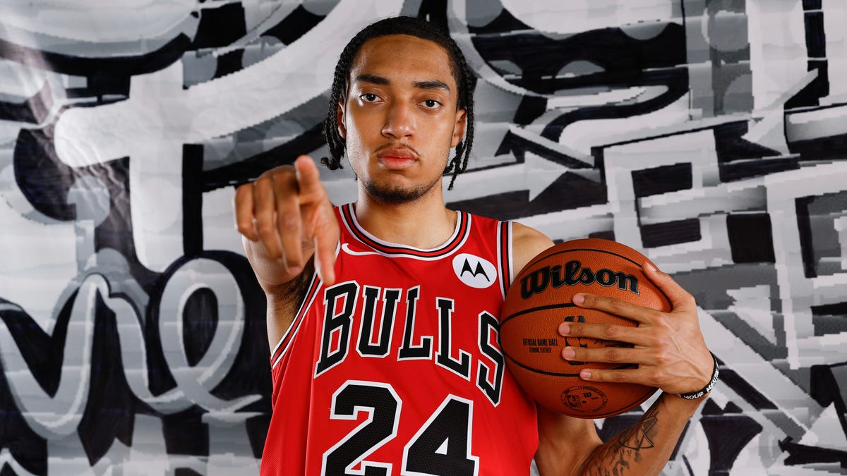 Noa Essengue pulled up to fan fest outside United Center