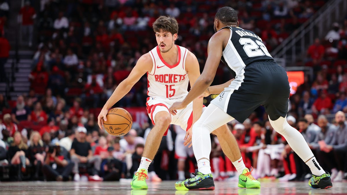 Reed Sheppard hosts back-to-school shopping for at-risk Houston youth