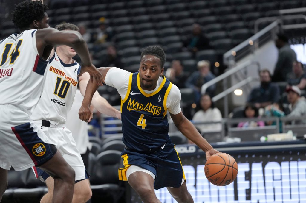 Former UConn star Tristen Newton to remain with Wolves