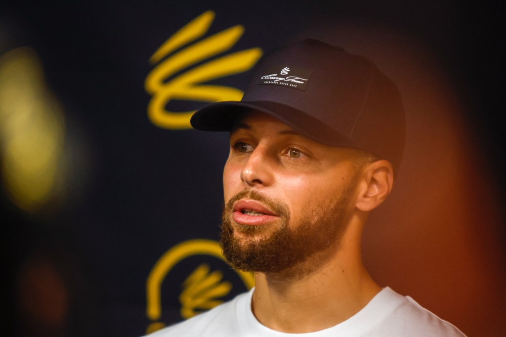Warriors' Steph Curry golfs for his Eat. Learn. Play. foundation