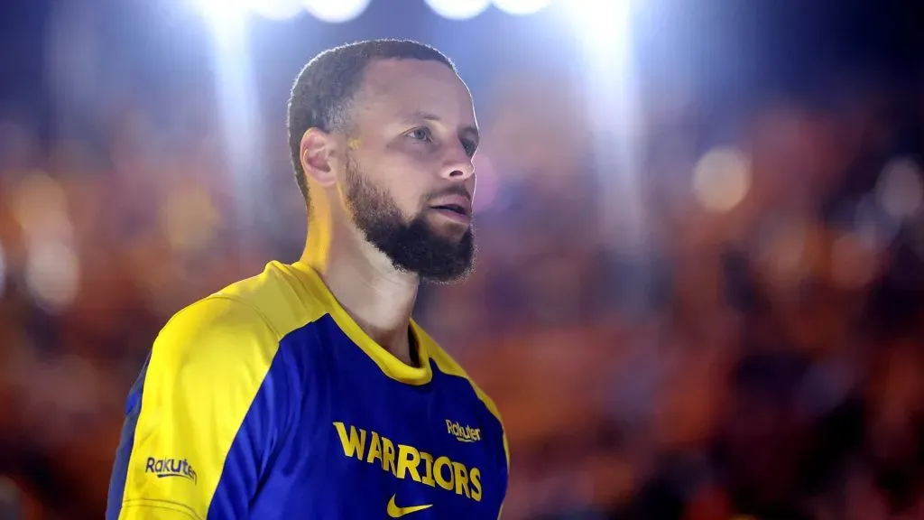 Stephen Curry looks up