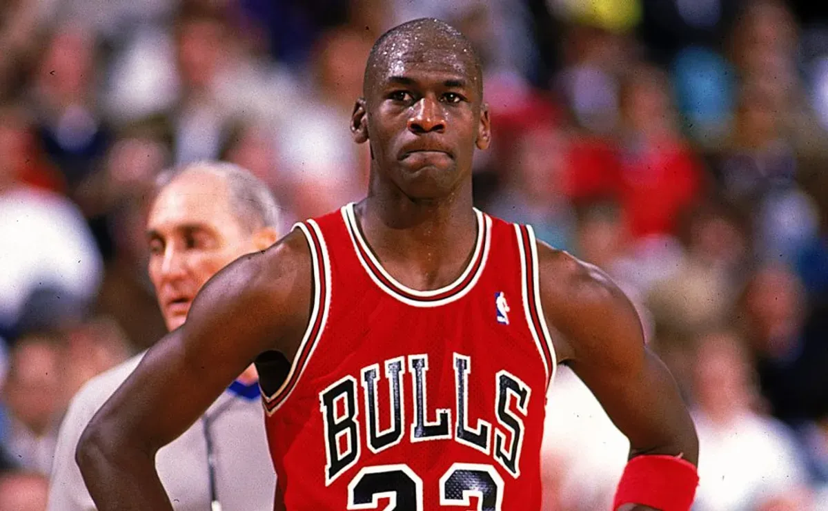 Michael Jordan’s former teammate compares Cowboys’ Jerry Jones situation with Nico Harrison in the Mavs