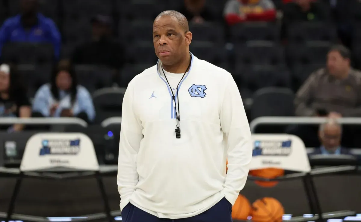 Analyst explains why Hubert Davis is on the hot seat at UNC