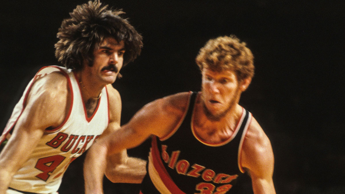 Portland Trailblazers center Bill Walton (32) against Milwaukee Bucks center Scott Lloyd (45). 