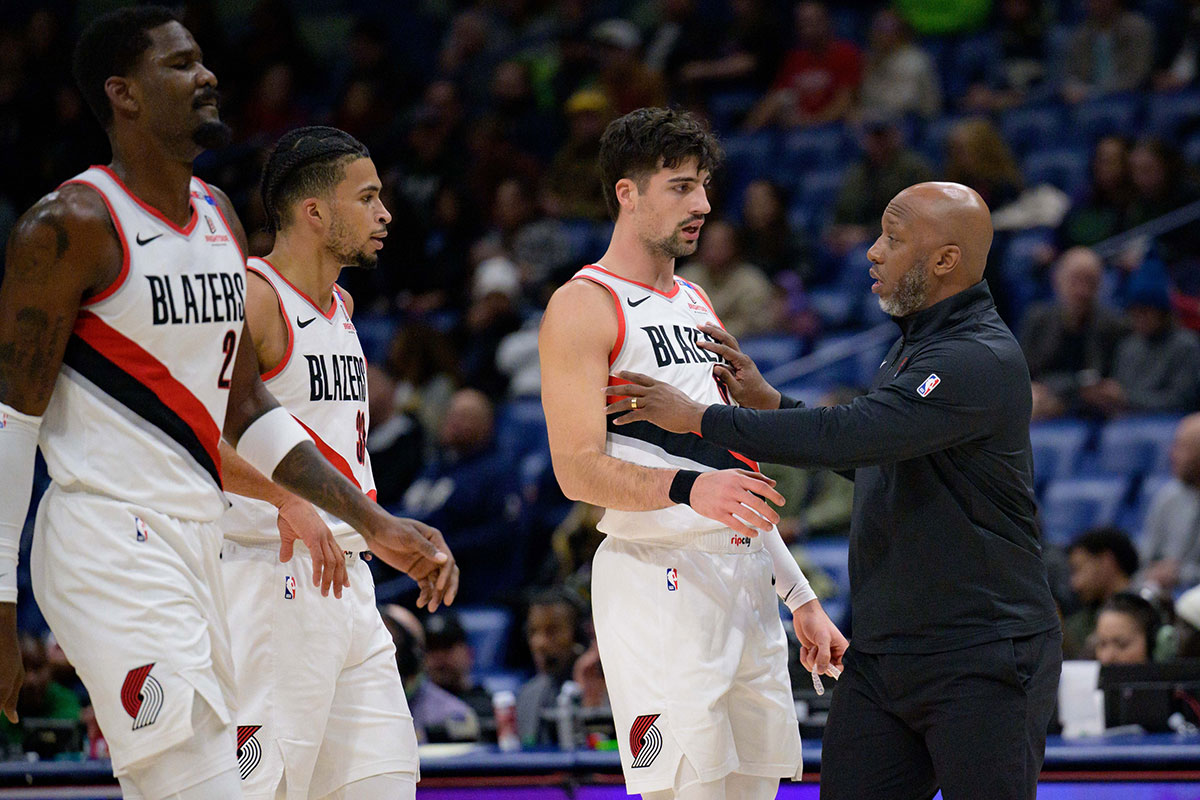 Portland Trail Blazers head coach Chauncey Billups talks with forward Deni Avdija (8), next to forward Toumani Camara (33) and center Deandre Ayton (2) against the Portland Trail Blazers during the first half at Smoothie King Center. 