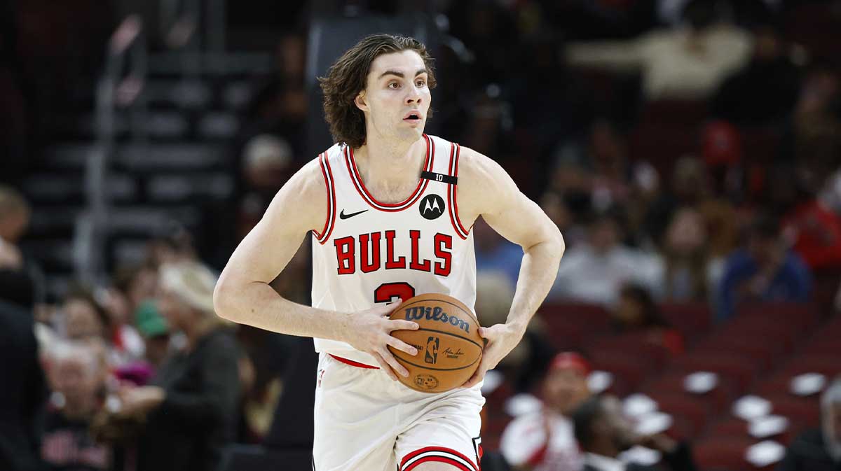 Chicago Bulls guard Josh Giddey (3) looks to pass the ball against the Philadelphia 76ers during the first half at United Center. 