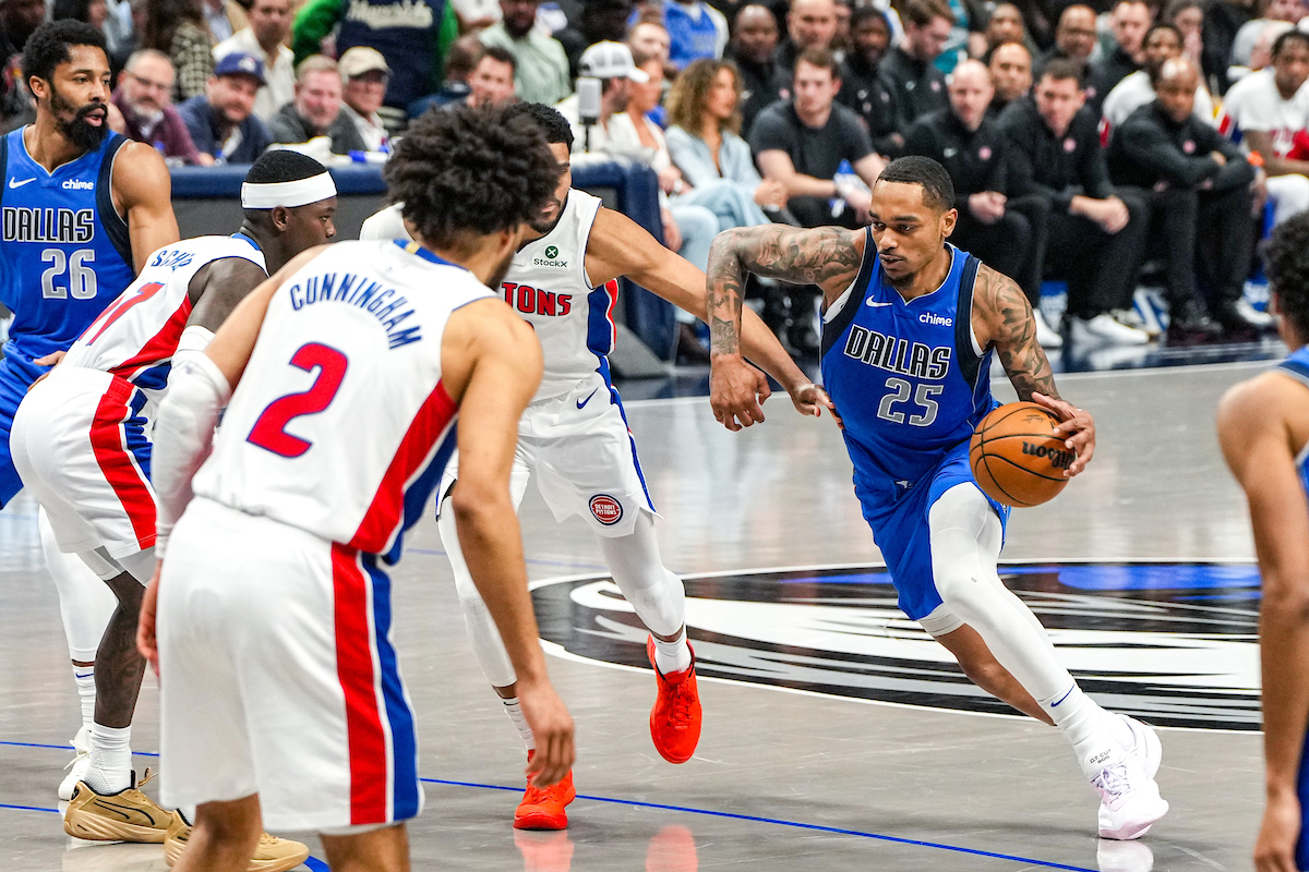 Washington, Dinwiddie guide Mavericks to much-needed victory