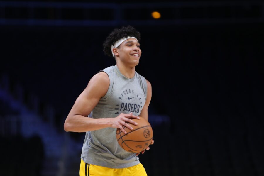 Wolves To Sign Enrique Freeman To Two-Way Contract