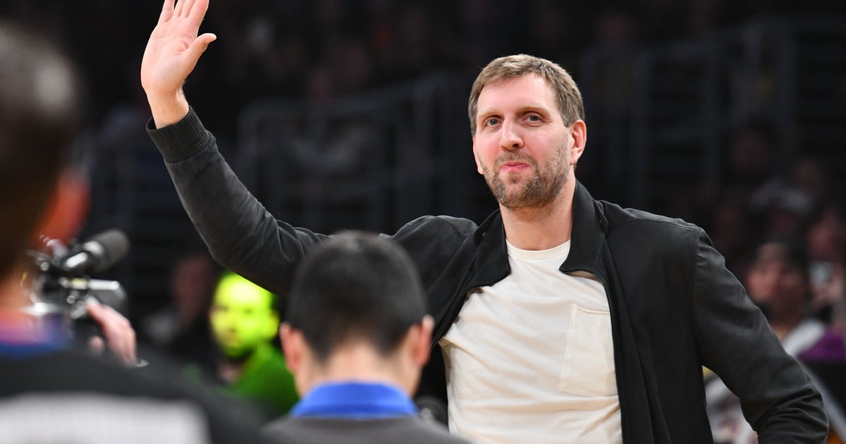Dallas Mavericks to unveil basketball court in Dirk Nowitzki's hometown