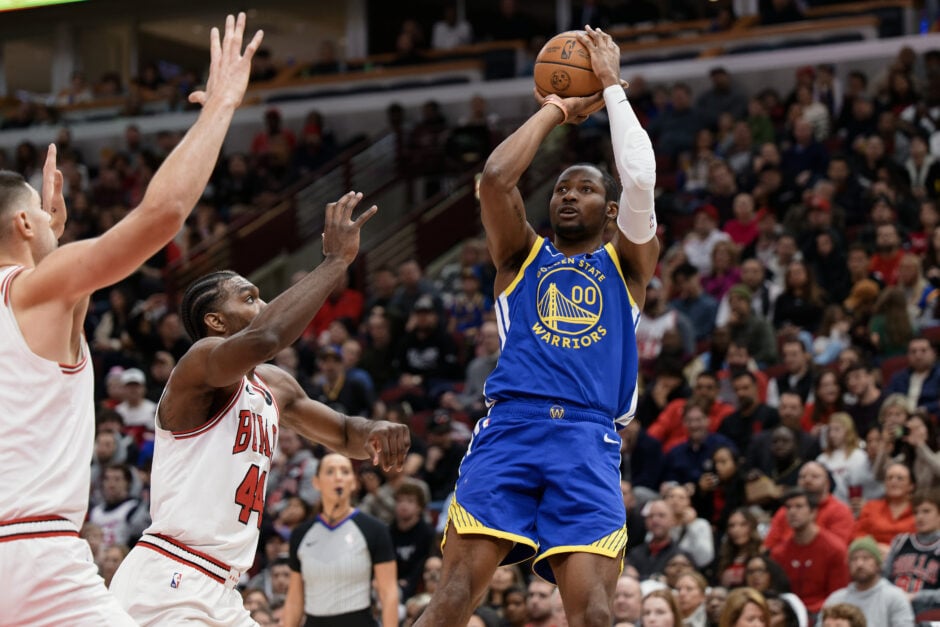 Golden State Warriors forward Jonathan Kuminga takes a shot over the Chicago Bulls
