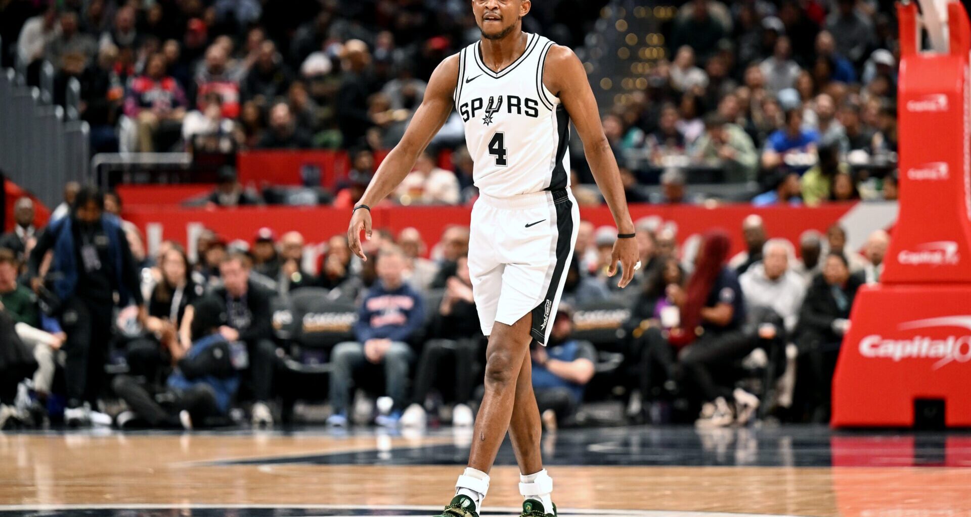 NBA insider gives crucial update on De’Aaron Fox possibly signing a $229 million contract with San Antonio Spurs