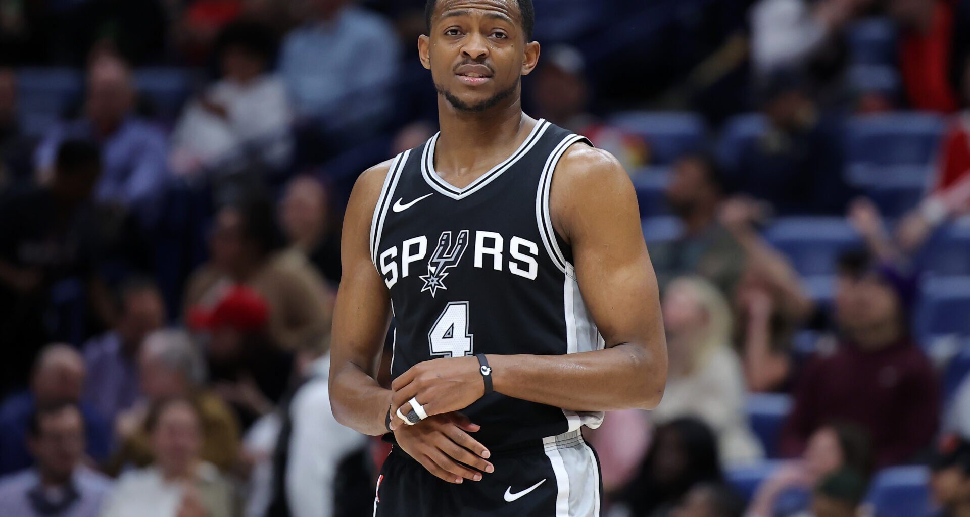 NBA expert urges Spurs to not sign De’Aaron Fox to a max contract, prized rookies have nothing to do with it