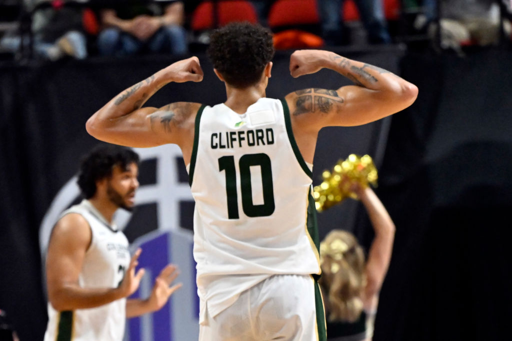 Sacramento Kings trade up to select Nique Clifford at 24th