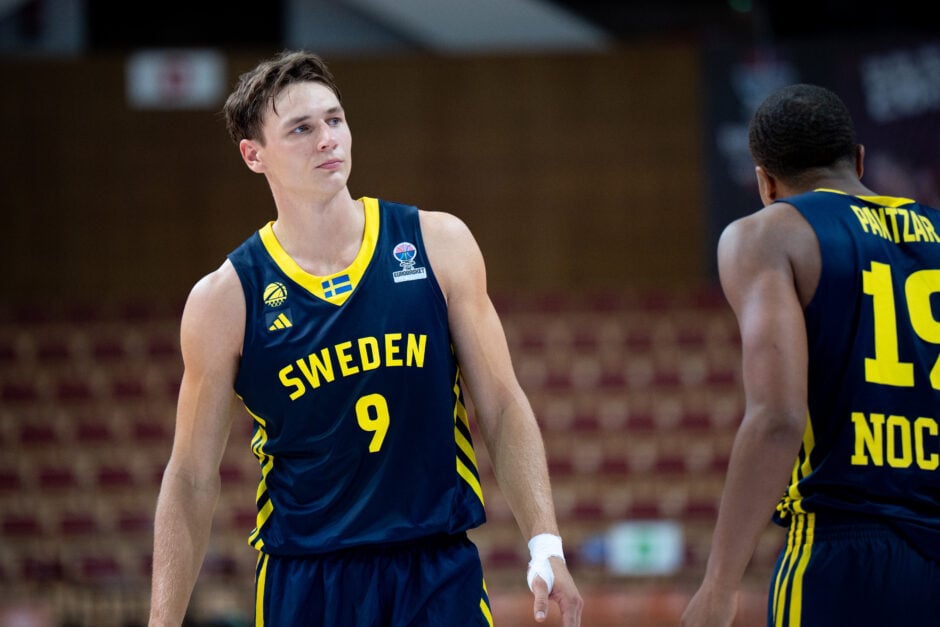 Pelle Larsson playing for Sweden