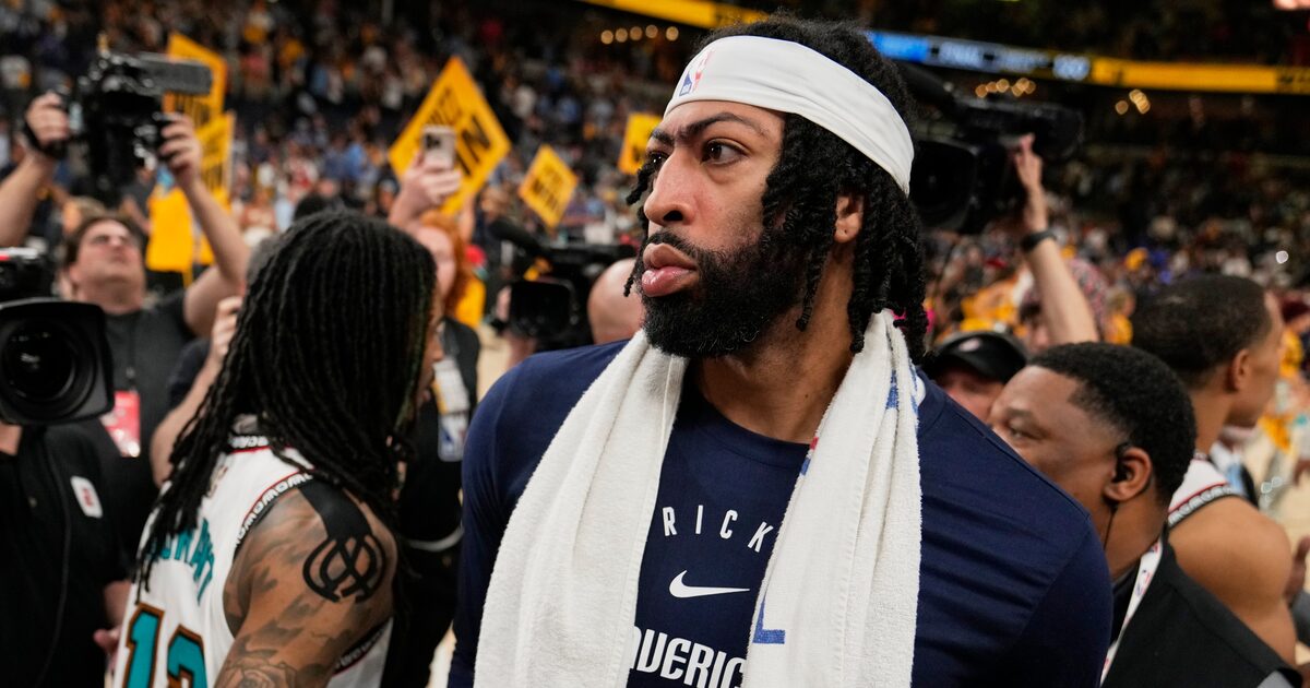 Hobbled Anthony Davis shows fight, but Mavericks end season with play-in loss to Grizzlies