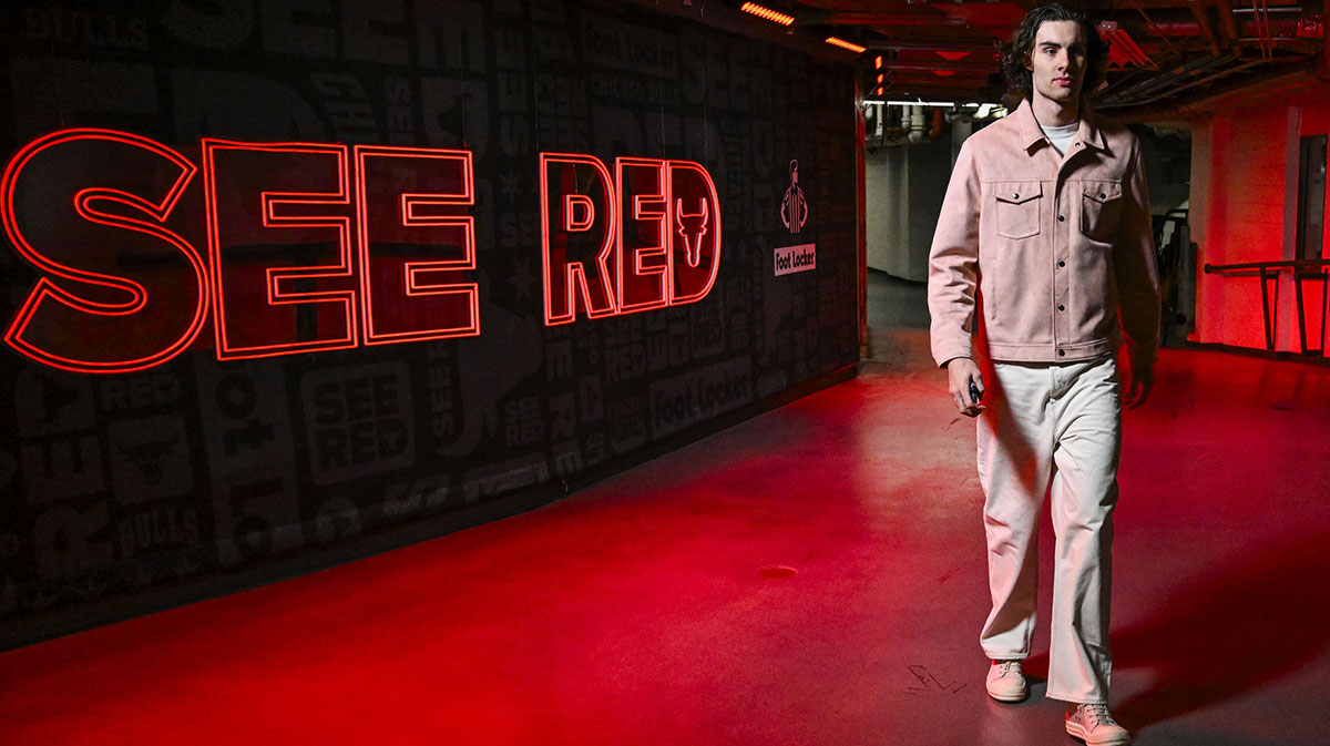 Chicago Bulls guard Josh Giddey (3) arrives at the United Center for the game against the Indiana Pacers .