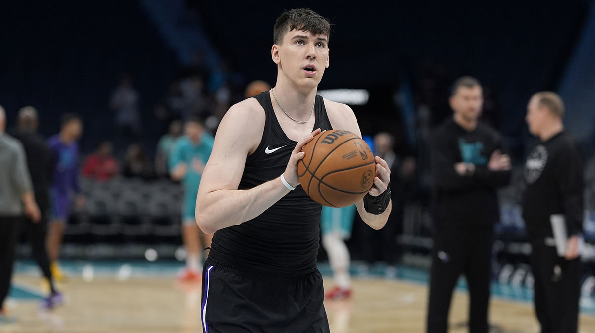 Sacramento Kings forward Jake LaRavia (33) shoots during pregame warm ups against the Charlotte Hornets at Spectrum Center.