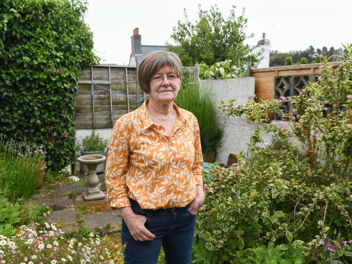 Islander who claims life destroyed by vibration makes formal complaint