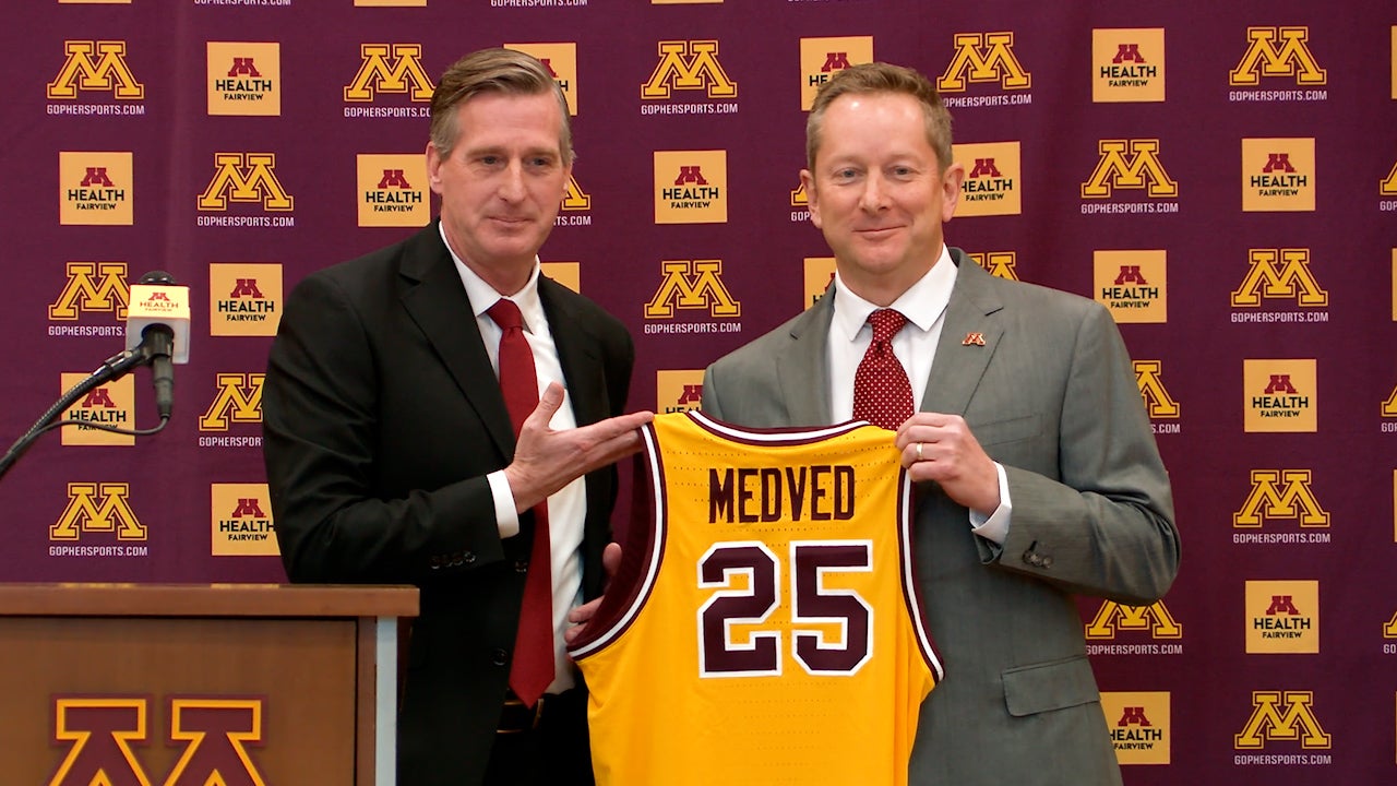 Watch: Gophers men's basketball coach Niko Medved shares Fair stories, looks ahead to season