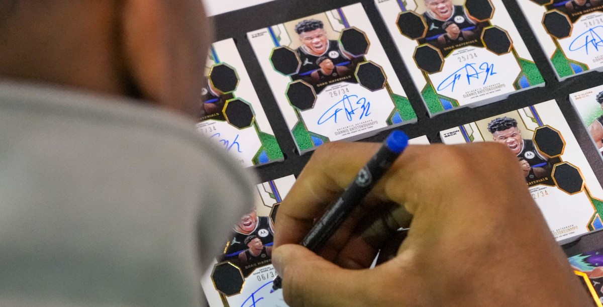 Graphic designer Tyson Beck’s card collaboration with
Giannis Antetokounmpo