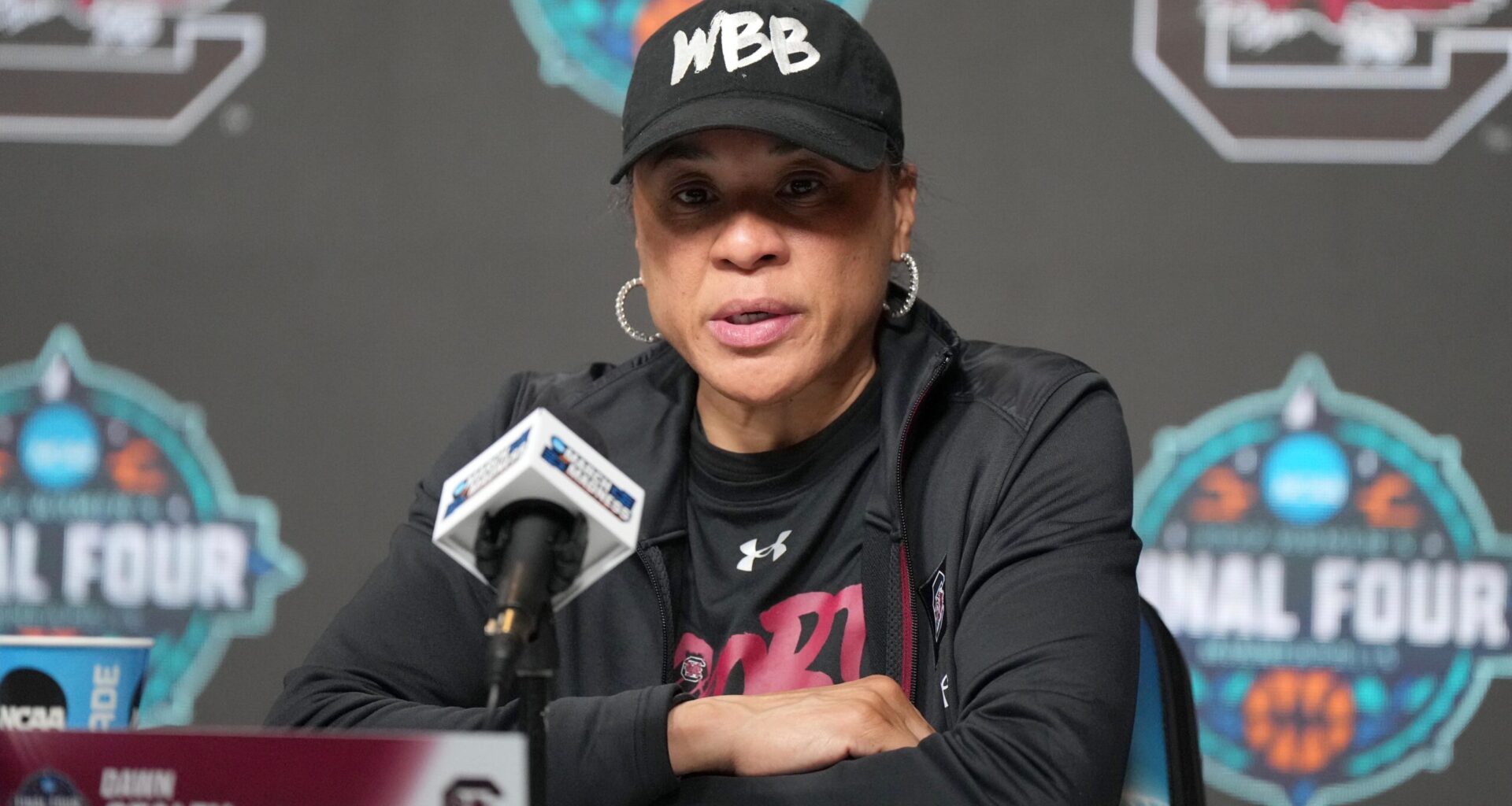 Knicks Interviewed Dawn Staley For Head Coaching Vacancy