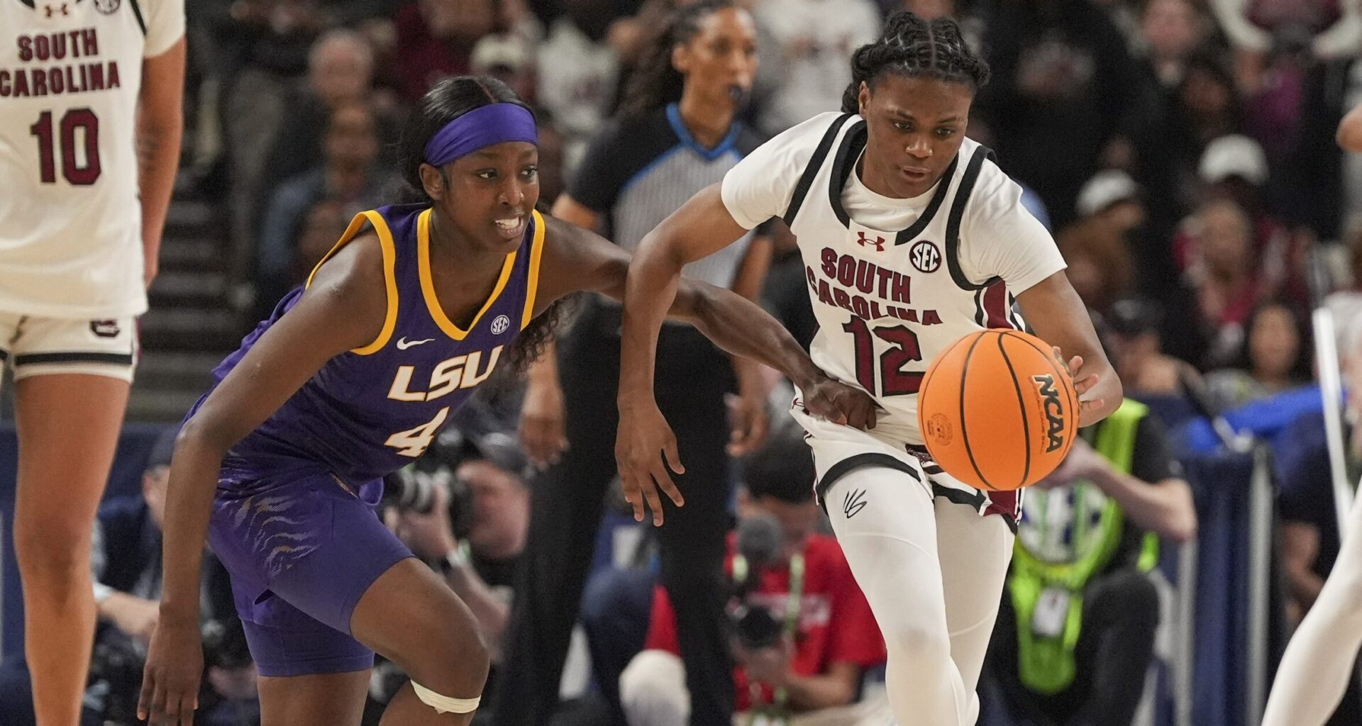 Golden State Valkyries guard Bree Hall (21) and forward Laeticia Amihere (3) pose for a photo with South Carolina Gamecocks women's basketball head coach Dawn Staley and Seattle Storm guard Zia Cooke (7) after the game at Chase Center. Mandatory Credit: Darren Yamashita-Imagn Images