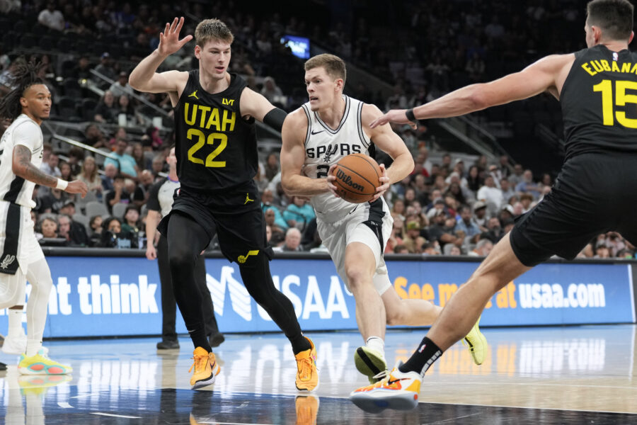 Spurs To Re-Sign Riley Minix On Two-Way Contract