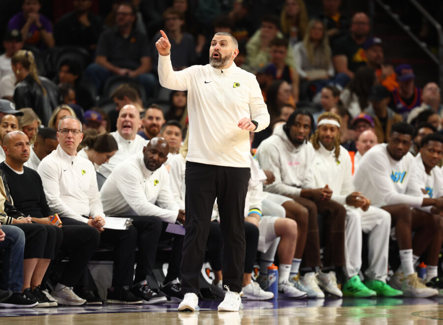 Pacers' Mike Weinar Withdraws From Knicks Search For Top Assistant