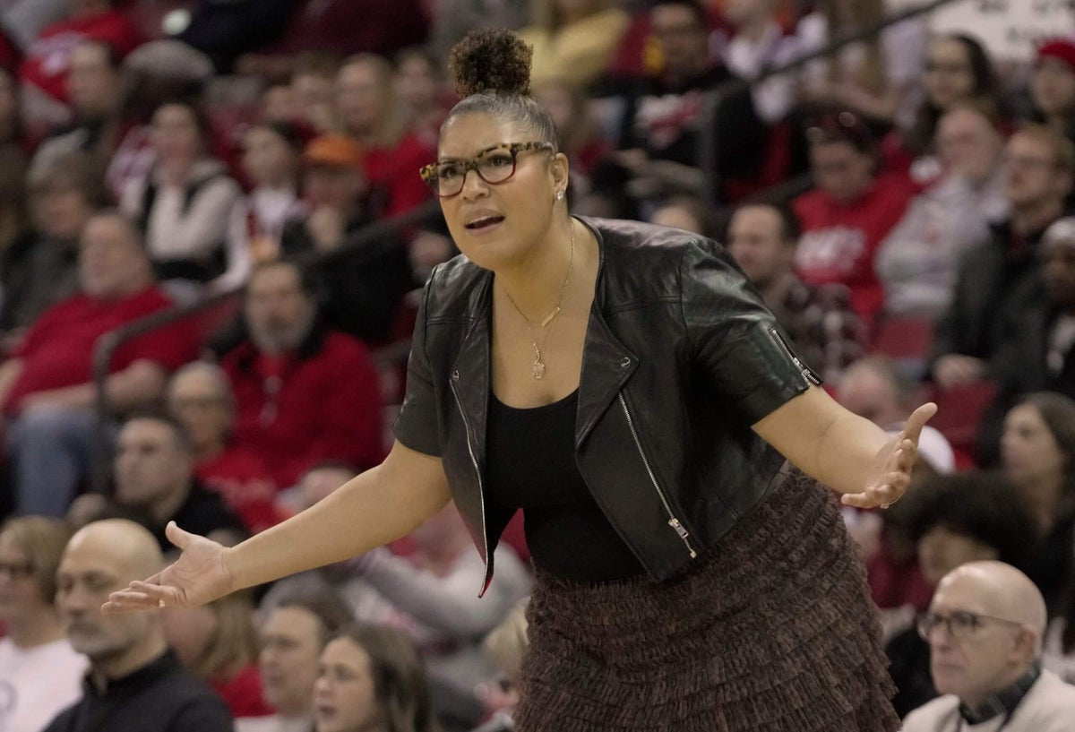 Former Wisconsin women’s basketball players file lawsuit against former coach, alleging psychological abuse