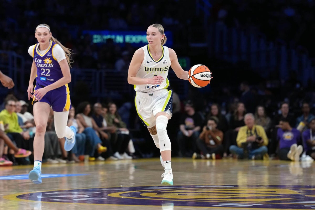 Paige Bueckers ties rookie single-game scoring record in Wings’ narrow loss to Sparks