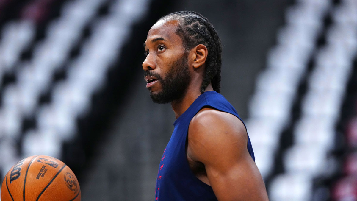 Watch Kawhi Leonard literally almost cross a robot