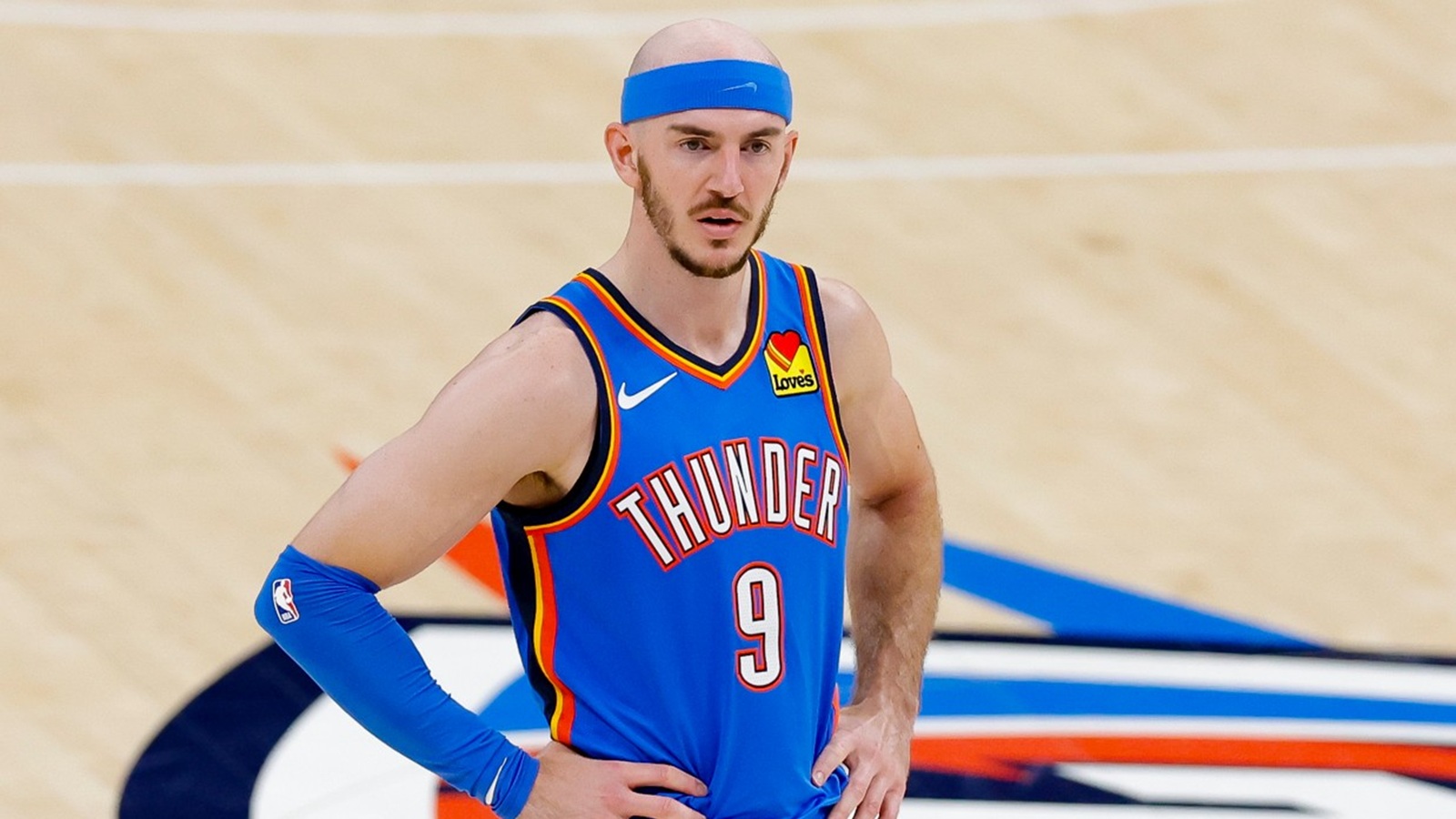 Alex Caruso announces personal news