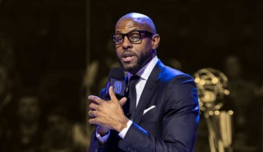 Andre Iguodala cut teammate a check on his 23rd birthday - Basketball Network