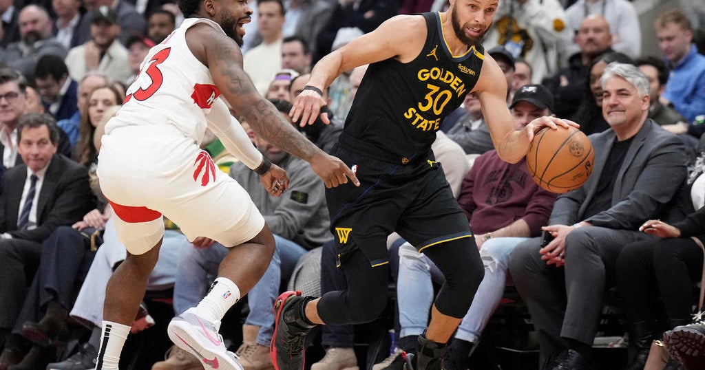 Warriors fall below .500 for 1st time this season after losing at Toronto