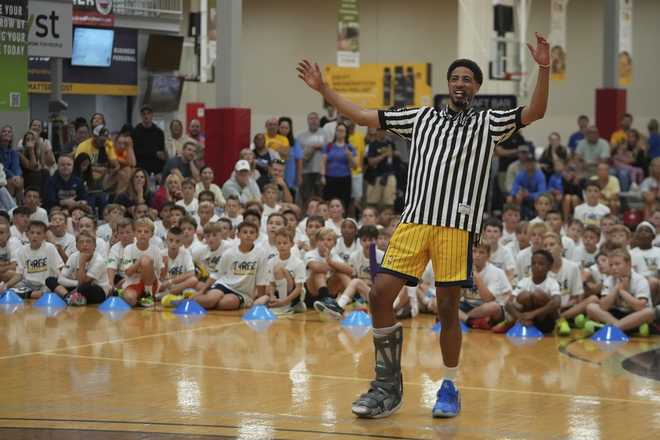 Indiana Pacers' Tyrese Haliburton watches a scrimmage during his basketball camp at the Indiana Pacers Athletic Center, Saturday, Aug. 23, 2025, in Westfield, Indiana. Indiana Pacers' Tyrese Haliburton watches a scrimmage during his basketball camp at the Indiana Pacers Athletic Center, Saturday, Aug. 23, 2025, in Westfield, Indiana.