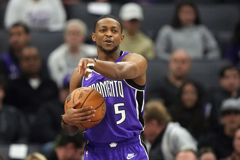 Sacramento Kings guard De’Aaron Fox gestures during his team’s game against the Brooklyn Nets at Golden 1 Center on Nov. 24, 2024.Darren Yamashita-Imagn Images