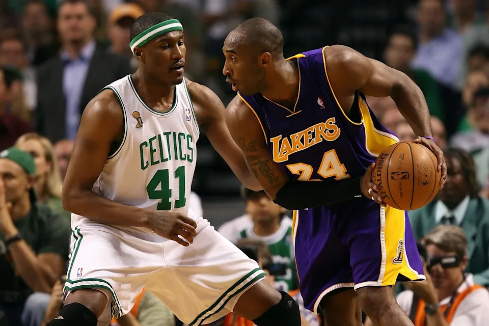 BOSTON - JUNE 17: Kobe Bryant #24 of the Los Angeles Lakers looks to drive on James Posey #41 of the Boston Celtics in Game Six of the 2008 NBA Finals on June 17, 2008 at TD Banknorth Garden in Boston, Massachusetts. NOTE TO USER: User expressly acknowledges and agrees that, by downloading and/or using this Photograph, user is consenting to the terms and conditions of the Getty Images License Agreement. (Photo by Elsa/Getty Images)