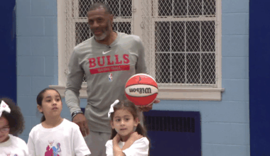 Chicago Bulls legends bring basketball clinic, positive affirmations to 35 girls