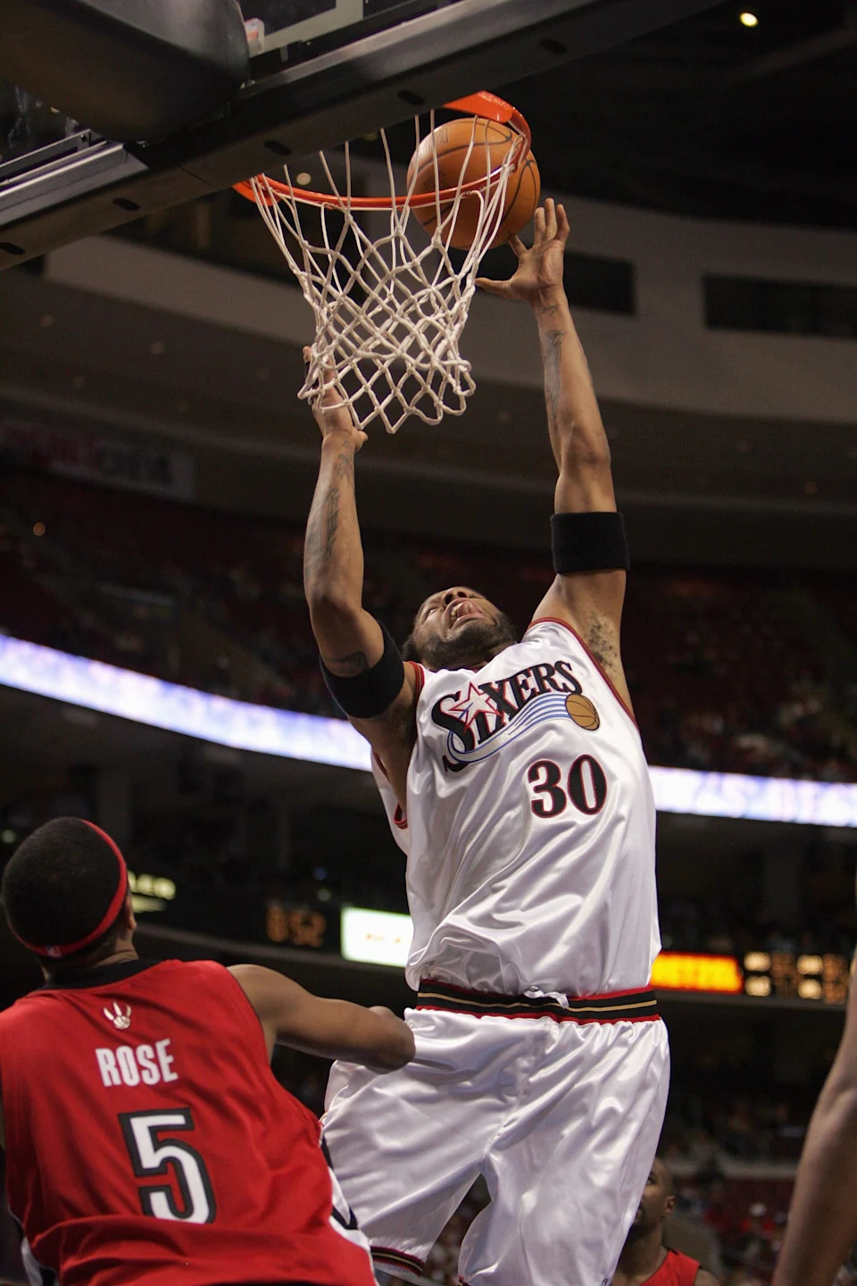 PHILADELPHIA - NOVEMBER 15: James Thomas #30 of the Philadelphia 76ers dunks on Jalen Rose #5 of the Toronto Raptors during the game on November 15, 2005 at the Wachovia Center in Philadelphia, Pennsylvania. The Sixers won 121-115. NOTE TO USER: User expressly acknowledges and agrees that, by downloading and or using this photograph, User is consenting to the terms and conditions of the Getty Images License Agreement. (Photo by Nick Laham/Getty Images)