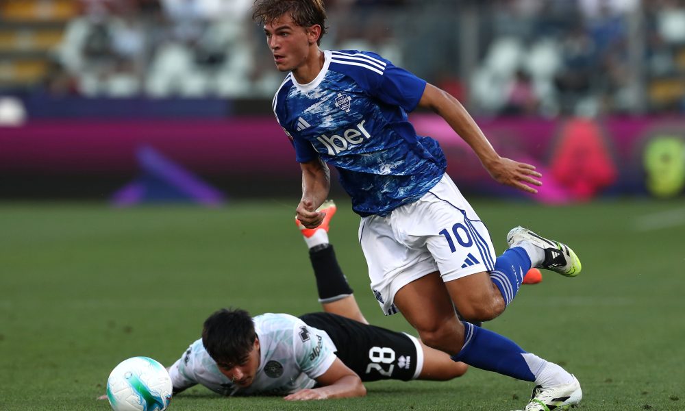 COMO, ITALY - AUGUST 16: Nico Paz of Como 1907 in action during the Coppa Italia match between Como 1907 and FC Sudtirol at Stadio G. Sinigaglia on August 16, 2025 in Como, Italy. (Photo by Marco Luzzani/Getty Images)