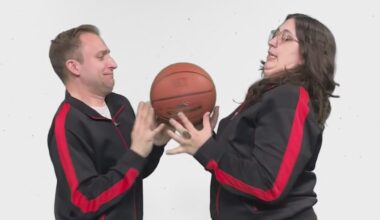 New comedy show ‘Bull’ puts two misfits on the 1996 Chicago Bulls