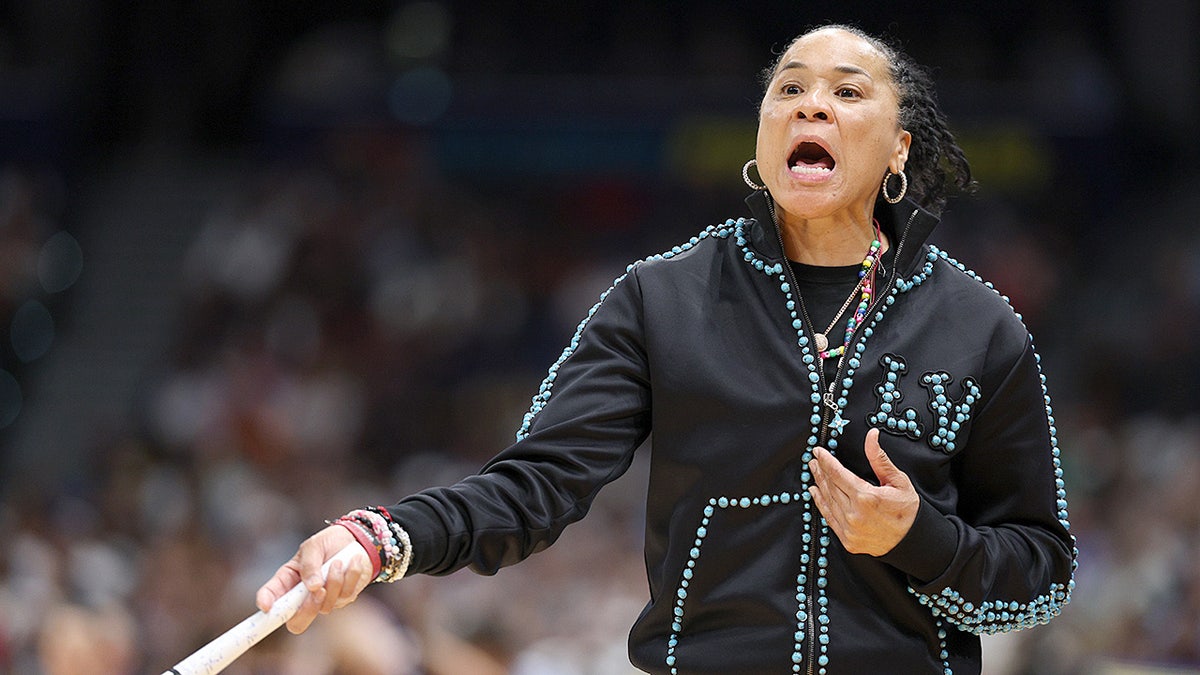 Dawn Staley reacts