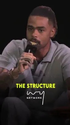 D’Angelo Russell speaks with <br>Dwyane Wade. @wynetwork/X