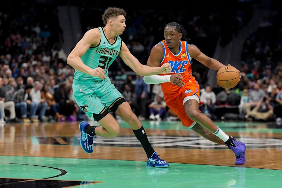 Dec 28, 2024; Charlotte, North Carolina, USA; Oklahoma City Thunder forward Jalen Williams (8) drives to the basket against Charlotte Hornets forward Tidjane Salaun (31) during the second half at Spectrum Center. Mandatory Credit: Jim Dedmon-Imagn Images