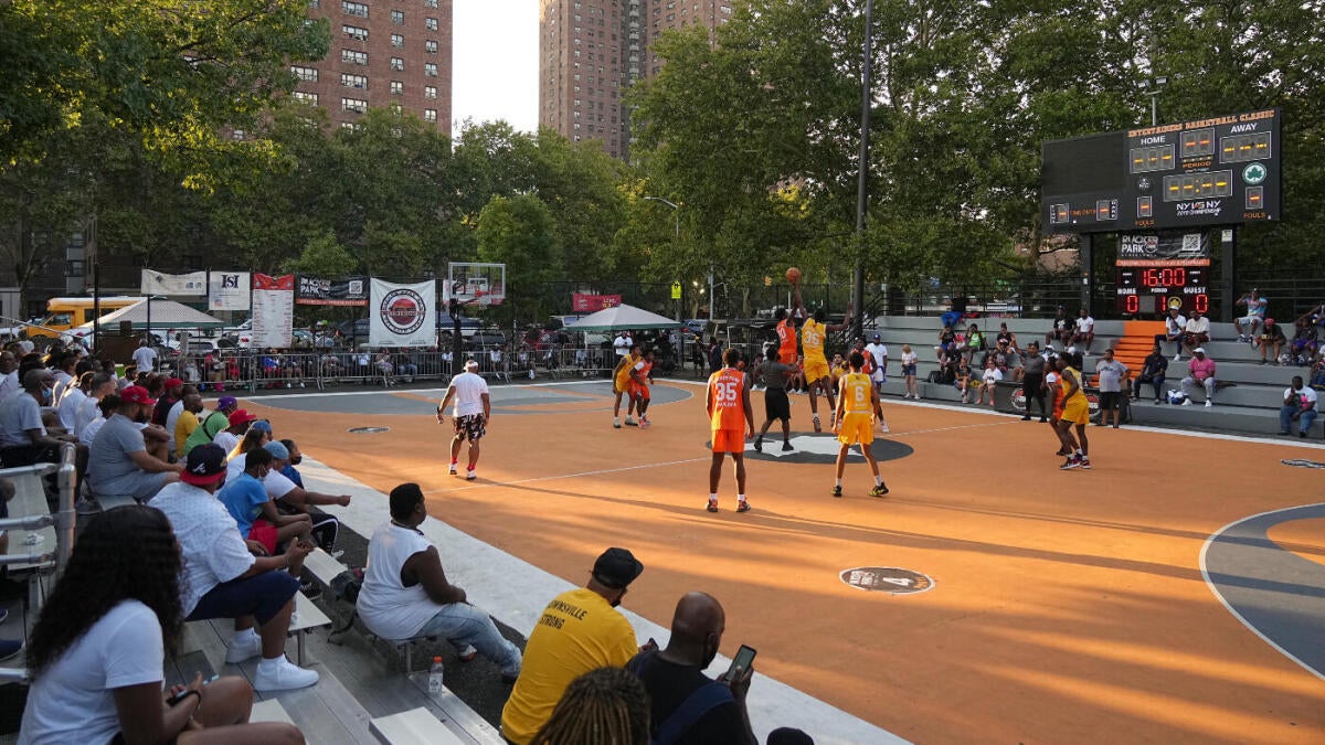 While Kentucky AD Mitch Barnhart mulls basketball games at Kroger Field here's our ideas for other outdoor gam